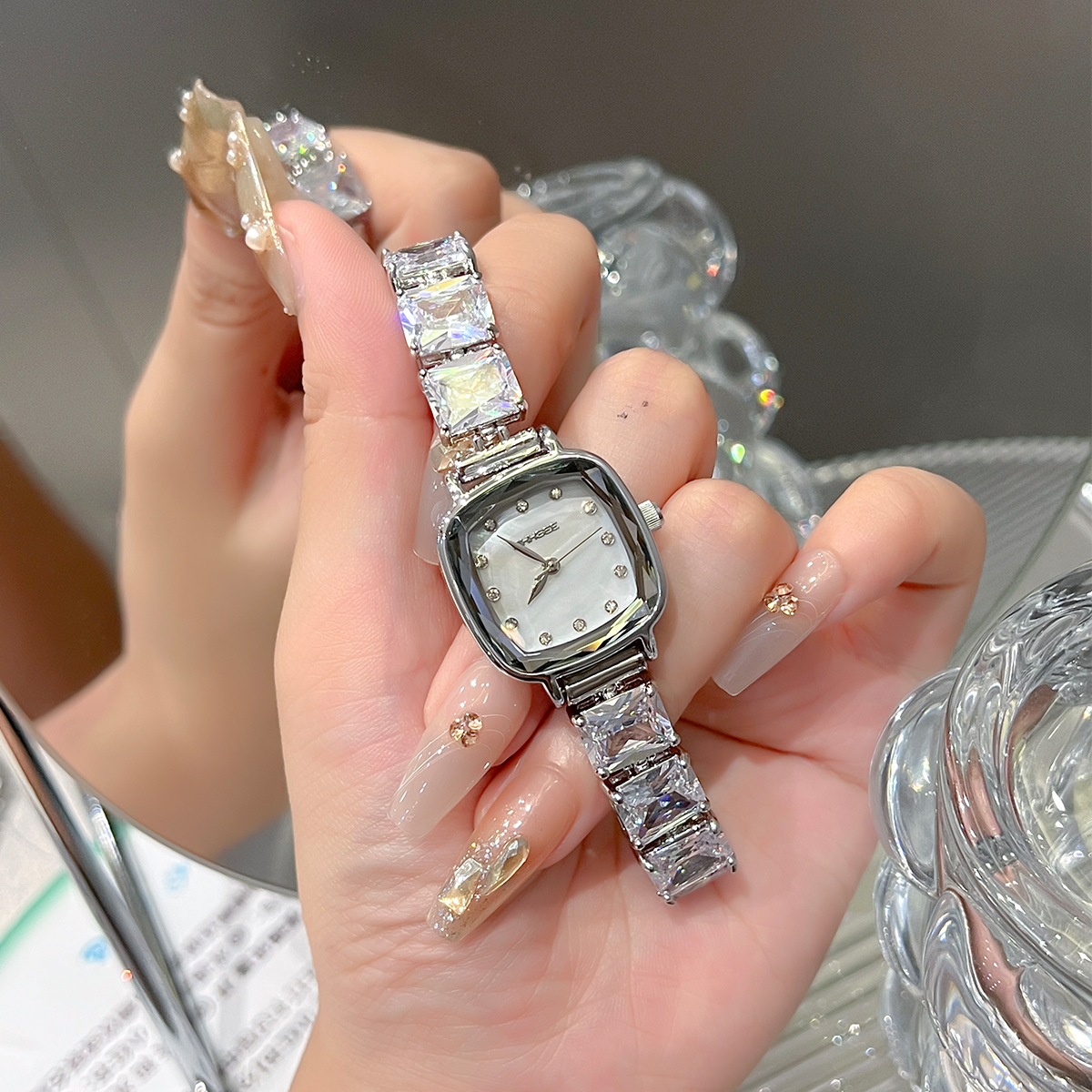 Luxury Watch Diamond - 2025 High-end Kadın Izle Elmas Işık