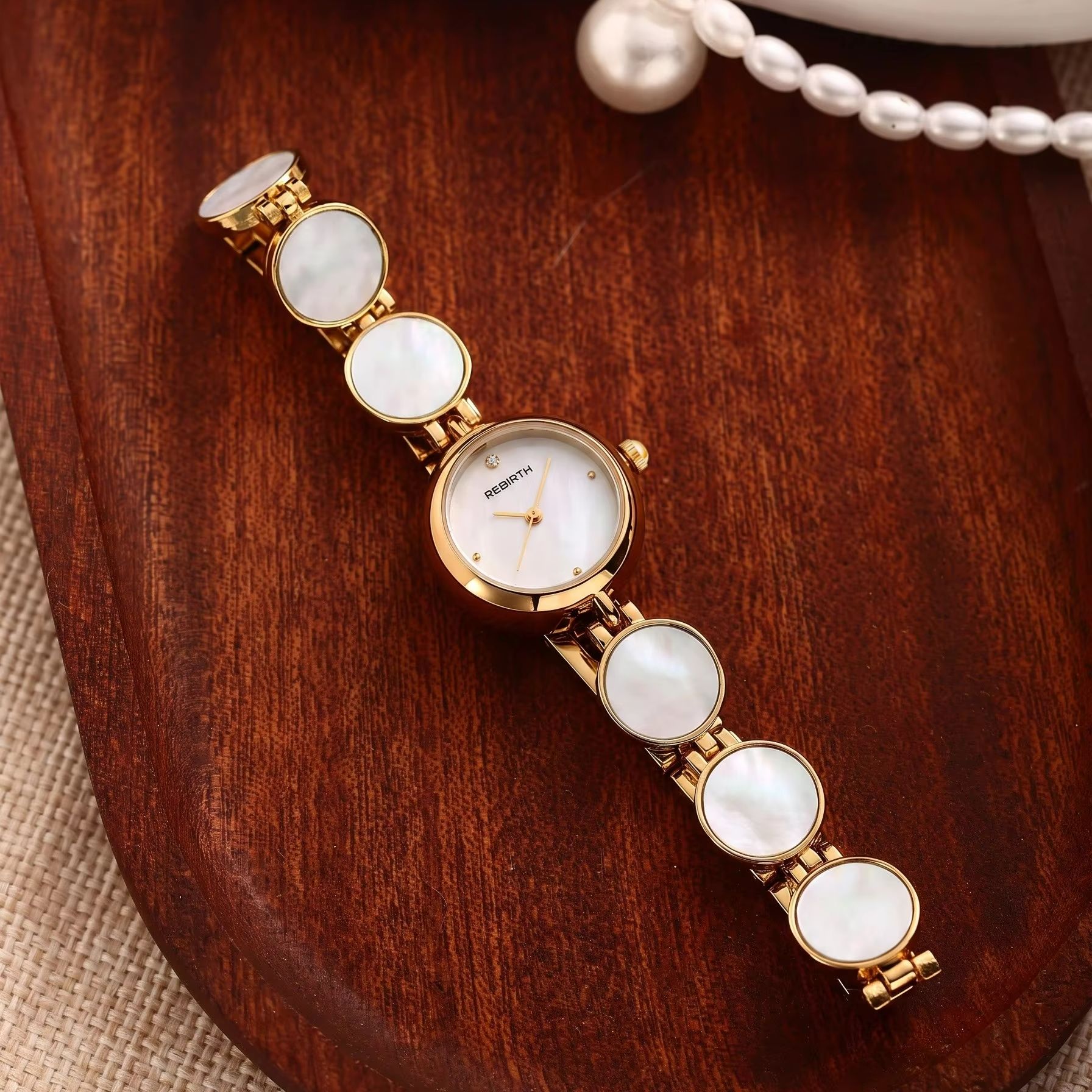 Luxury Watch Diamond - Hafif Lüks Dört Yapraklı Yonca Tasarımlı,