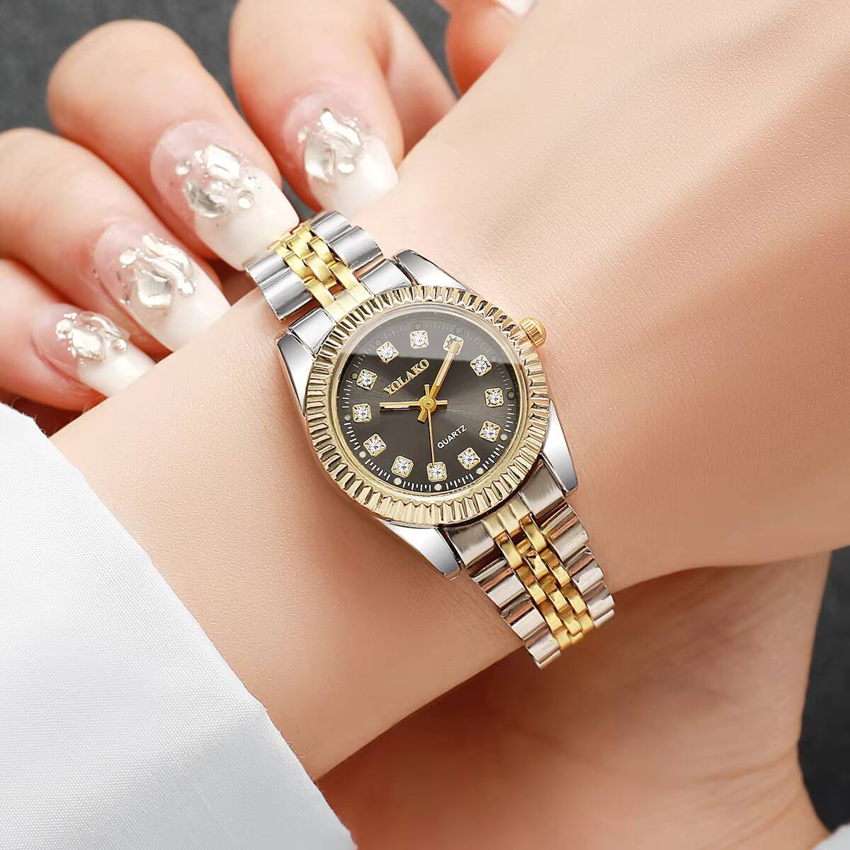 Moda Taklidi Kadın Kuvars İzle - Luxury Watch Holder incelemesi ve fiyatı